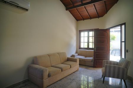 Casa à venda com 360m², 4 quartos e 2 vagas Casa à venda com 360m², 4 quartos e 2 vagasSala