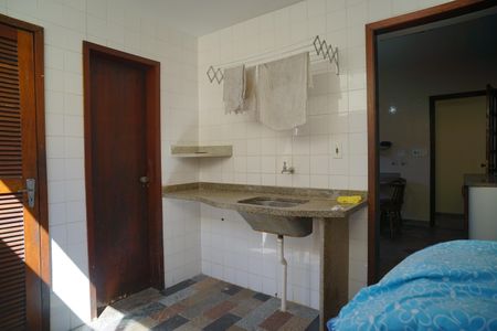 Casa à venda com 360m², 4 quartos e 2 vagas Casa à venda com 360m², 4 quartos e 2 vagasÁrea de Serviço