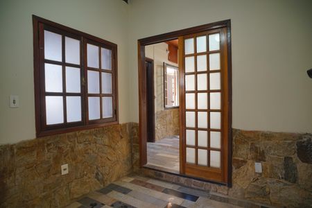 Casa à venda com 360m², 4 quartos e 2 vagas Casa à venda com 360m², 4 quartos e 2 vagasAnexo