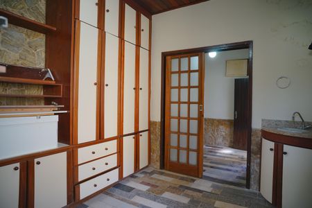 Casa à venda com 360m², 4 quartos e 2 vagas Casa à venda com 360m², 4 quartos e 2 vagasAnexo