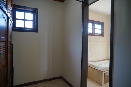 Casa à venda com 360m², 4 quartos e 2 vagas Casa à venda com 360m², 4 quartos e 2 vagasQuarto 3