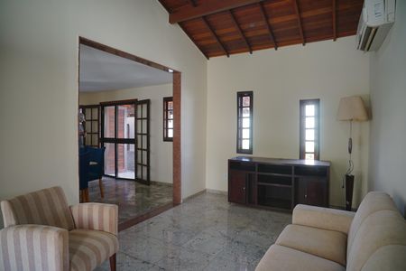 Sala de casa à venda com 4 quartos, 360m² em Itaipu, Niterói