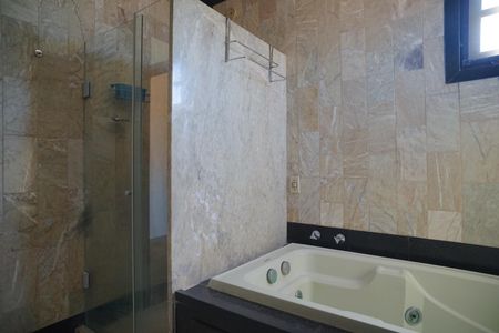 Casa à venda com 360m², 4 quartos e 2 vagas Casa à venda com 360m², 4 quartos e 2 vagasBanheiro do Quarto 2