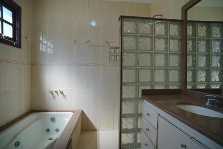 Casa à venda com 360m², 4 quartos e 2 vagas Casa à venda com 360m², 4 quartos e 2 vagasBanheiro do Quarto 3