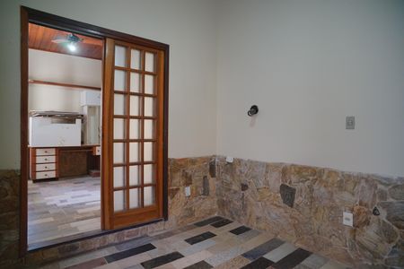 Casa à venda com 360m², 4 quartos e 2 vagas Casa à venda com 360m², 4 quartos e 2 vagasAnexo
