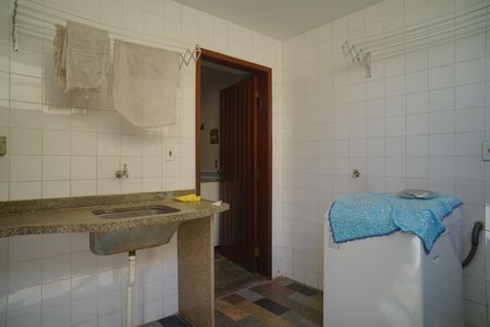 Casa à venda com 360m², 4 quartos e 2 vagas Casa à venda com 360m², 4 quartos e 2 vagasÁrea de Serviço