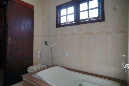 Casa à venda com 360m², 4 quartos e 2 vagas Casa à venda com 360m², 4 quartos e 2 vagasBanheiro do Quarto 3