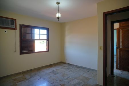 Casa à venda com 360m², 4 quartos e 2 vagas Casa à venda com 360m², 4 quartos e 2 vagasQuarto 2