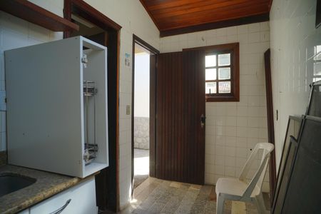 Casa à venda com 360m², 4 quartos e 2 vagas Casa à venda com 360m², 4 quartos e 2 vagasAnexo