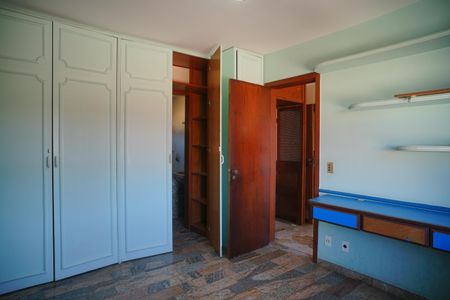 Casa à venda com 360m², 4 quartos e 2 vagas Casa à venda com 360m², 4 quartos e 2 vagasQuarto 1