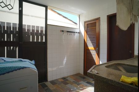 Casa à venda com 360m², 4 quartos e 2 vagas Casa à venda com 360m², 4 quartos e 2 vagasÁrea de Serviço