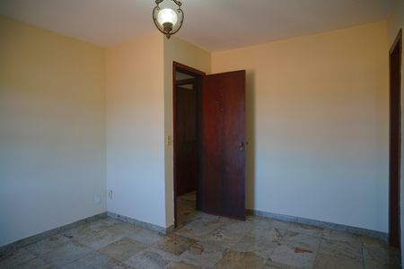 Casa à venda com 360m², 4 quartos e 2 vagas Casa à venda com 360m², 4 quartos e 2 vagasQuarto 2
