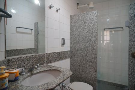 Casa à venda com 360m², 4 quartos e 2 vagas Casa à venda com 360m², 4 quartos e 2 vagasBanheiro Social