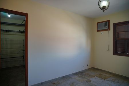 Casa à venda com 360m², 4 quartos e 2 vagas Casa à venda com 360m², 4 quartos e 2 vagasQuarto 2