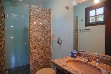 Casa à venda com 360m², 4 quartos e 2 vagas Casa à venda com 360m², 4 quartos e 2 vagasBanheiro do Quarto 1