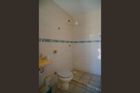Casa à venda com 360m², 4 quartos e 2 vagas Casa à venda com 360m², 4 quartos e 2 vagasBanheiro externo