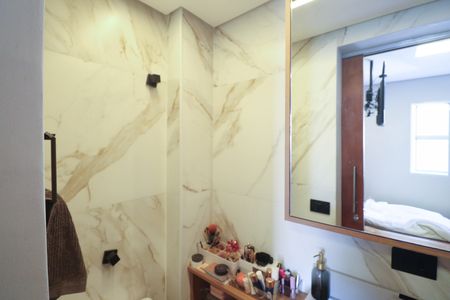Apartamento à venda com 70m², 3 quartos e 1 vaga Apartamento à venda com 70m², 3 quartos e 1 vagaBanheiro da Suíte