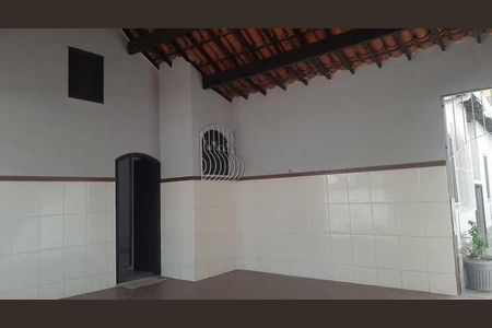 Casa à venda com 217m², 3 quartos e 3 vagas