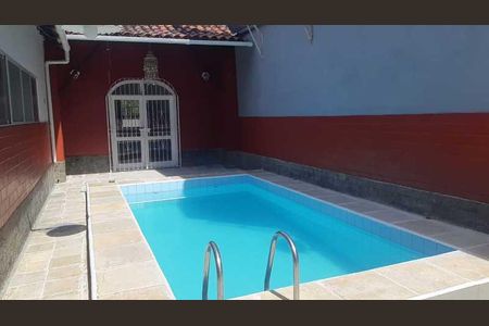 Casa à venda com 217m², 3 quartos e 3 vagas