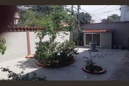 Casa à venda com 217m², 3 quartos e 3 vagas