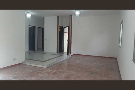 Casa à venda com 217m², 3 quartos e 3 vagas