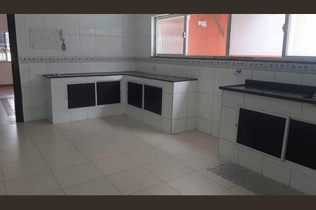 Casa à venda com 217m², 3 quartos e 3 vagas