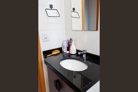 Apartamento à venda com 57m², 2 quartos e 1 vaga Apartamento à venda com 57m², 2 quartos e 1 vagaBanheiro da Suíte 2