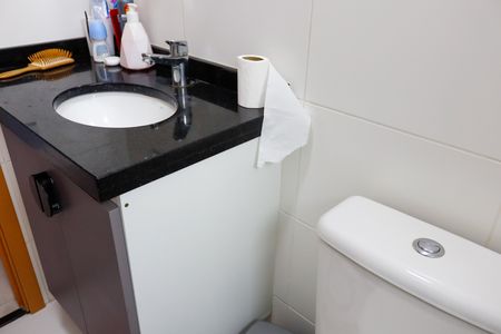 Apartamento à venda com 57m², 2 quartos e 1 vaga Apartamento à venda com 57m², 2 quartos e 1 vagaBanheiro da Suíte 2