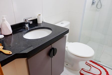 Apartamento à venda com 57m², 2 quartos e 1 vaga Apartamento à venda com 57m², 2 quartos e 1 vagaBanheiro da Suíte 2