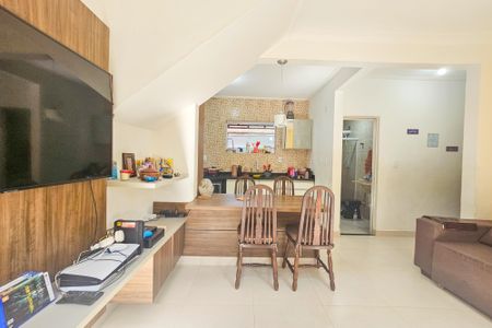Casa para alugar com 2 quartos, 70m² em Vila Ligya, Guarujá