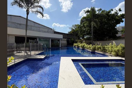 Studio à venda com 34m², 1 quarto e 1 vaga Studio à venda com 34m², 1 quarto e 1 vagaÁrea comum - Piscina