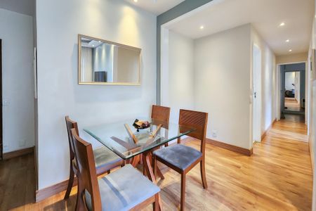 Sala de apartamento à venda com 2 quartos, 58m² em Laranjeiras, Rio de Janeiro