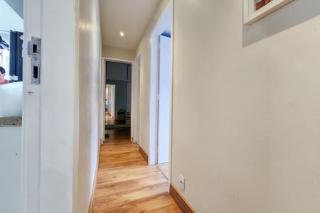 Corredor  de apartamento à venda com 2 quartos, 58m² em Laranjeiras, Rio de Janeiro