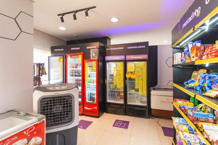 Apartamento para alugar com 56m², 3 quartos e 1 vaga Apartamento para alugar com 56m², 3 quartos e 1 vagaÁrea comum - Mini mercado