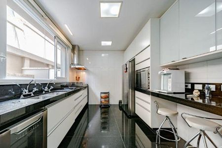 Casa à venda com 750m², 4 quartos e 6 vagas