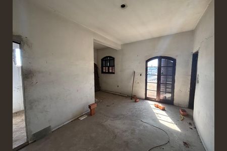 Casa à venda com 250m², 6 quartos e 9 vagas Casa à venda com 250m², 6 quartos e 9 vagasQuarto 4