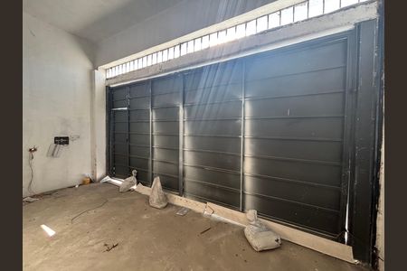 Casa à venda com 250m², 6 quartos e 9 vagas Casa à venda com 250m², 6 quartos e 9 vagasSalao