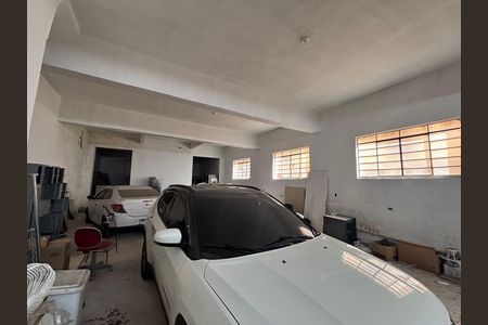 Casa à venda com 250m², 6 quartos e 9 vagas Casa à venda com 250m², 6 quartos e 9 vagasSalao