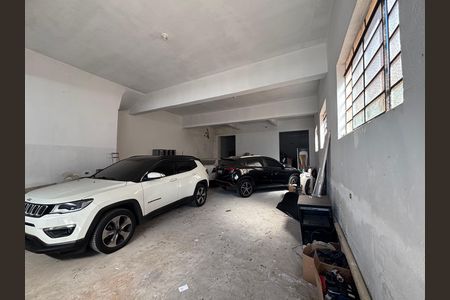 Casa à venda com 250m², 6 quartos e 9 vagas Casa à venda com 250m², 6 quartos e 9 vagasSalao