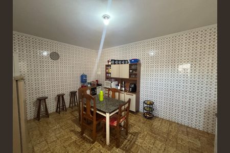 Casa à venda com 250m², 6 quartos e 9 vagas Casa à venda com 250m², 6 quartos e 9 vagasCozinha
