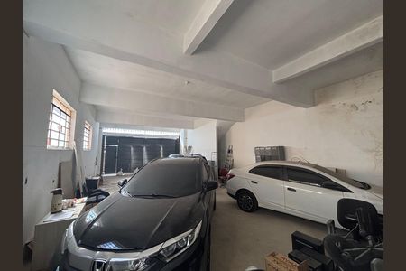 Casa à venda com 250m², 6 quartos e 9 vagas Casa à venda com 250m², 6 quartos e 9 vagasSalao