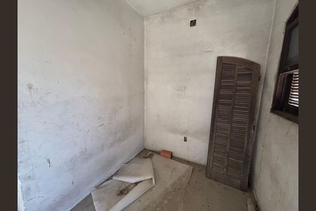 Casa à venda com 250m², 6 quartos e 9 vagas Casa à venda com 250m², 6 quartos e 9 vagasQuarto 4