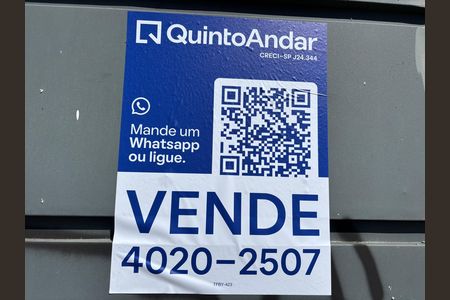 Casa à venda com 250m², 6 quartos e 9 vagas Casa à venda com 250m², 6 quartos e 9 vagasFachada