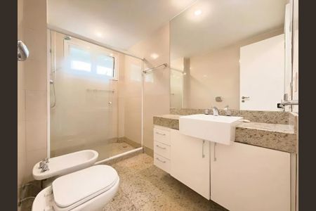 Apartamento para alugar com 229m², 4 quartos e 2 vagas