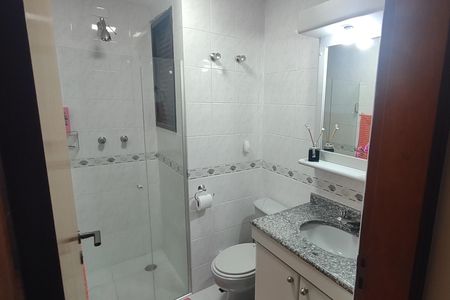 Banheiro social de apartamento à venda com 3 quartos, 99m² em Santo Antônio, São Caetano do Sul