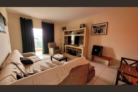 Sala de casa para alugar com 8 quartos, 315m² em Parque Recanto Monica, Itaquaquecetuba