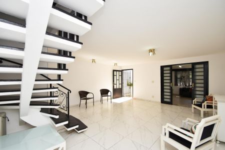 Sala  de casa à venda com 3 quartos, 240m² em Sumaré, São Paulo