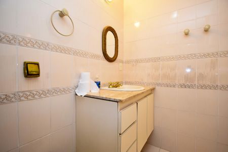 Casa à venda com 202m², 3 quartos e 1 vagabanheiro corredor