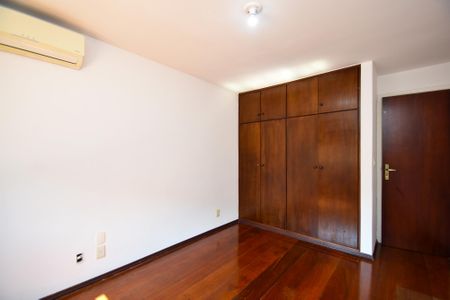 Casa à venda com 202m², 3 quartos e 1 vagaquarto 2