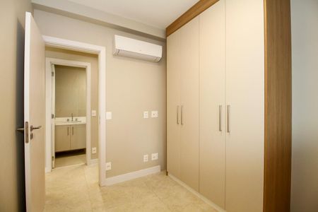 Apartamento para alugar com 73m², 2 quartos e 2 vagas Apartamento para alugar com 73m², 2 quartos e 2 vagasQuarto